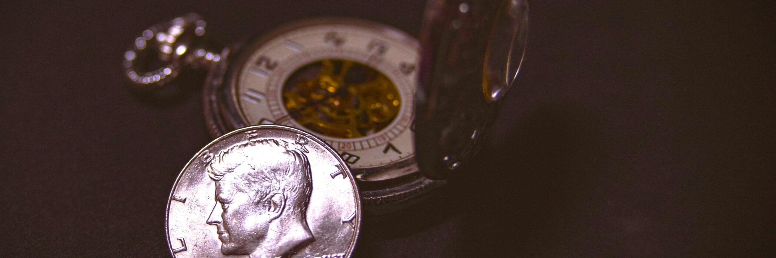 De geschiedenis van het ondernemerschap deze foto met de klok en de munt staat voor de geschiedenis van het ondernemerschap