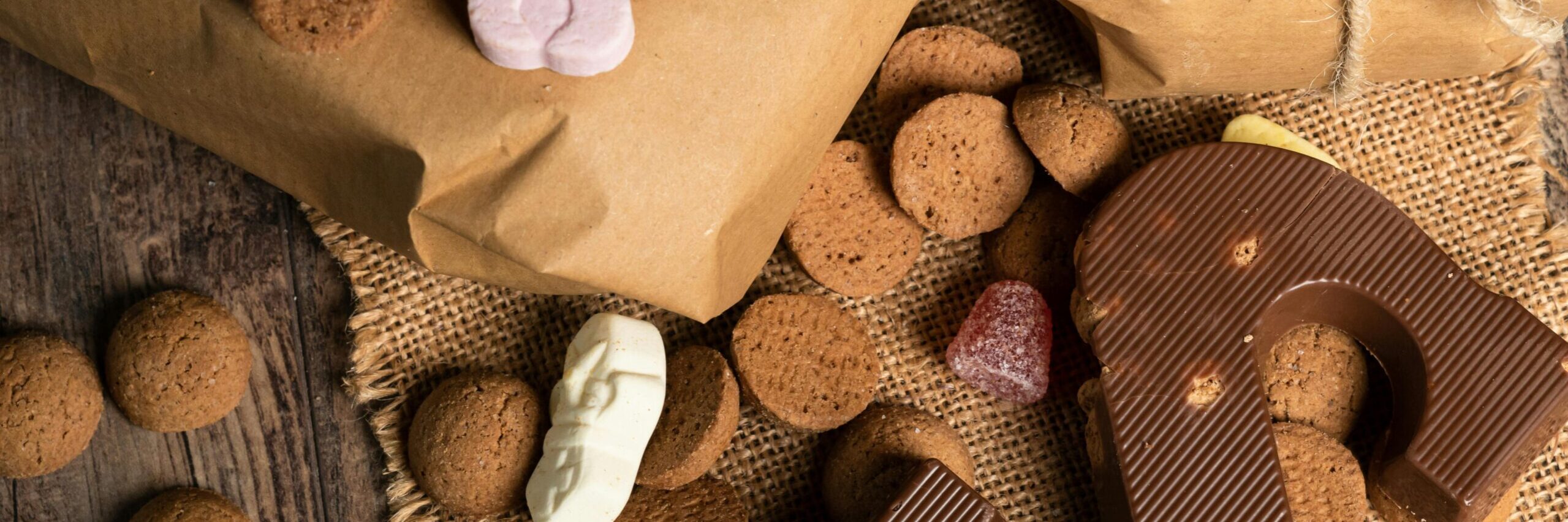 Sinterklaas Sinterklaas pepernoten chocolade letter